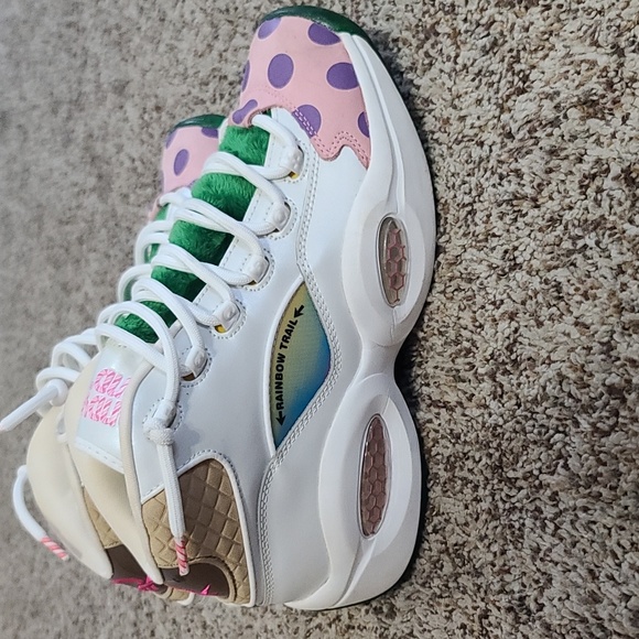 SHOES - Picture 1 of 7